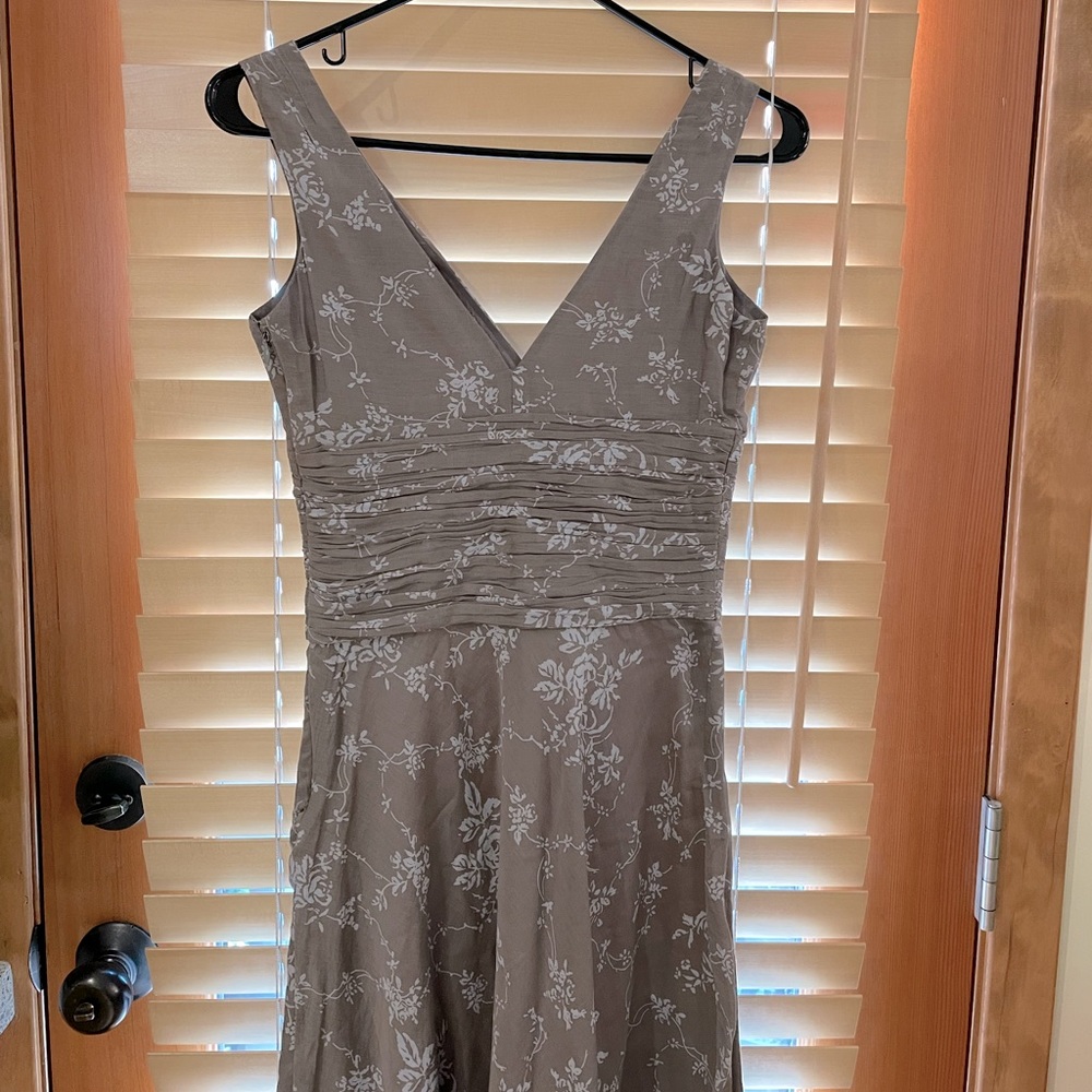 RW&Co grey with flowers dress in size 00 in excellent never worn condition